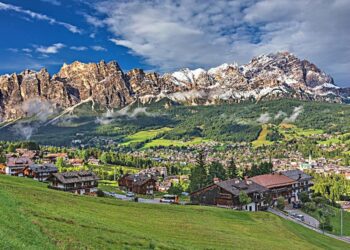 Cortina olimpica sospesa tra il presente e il futuro